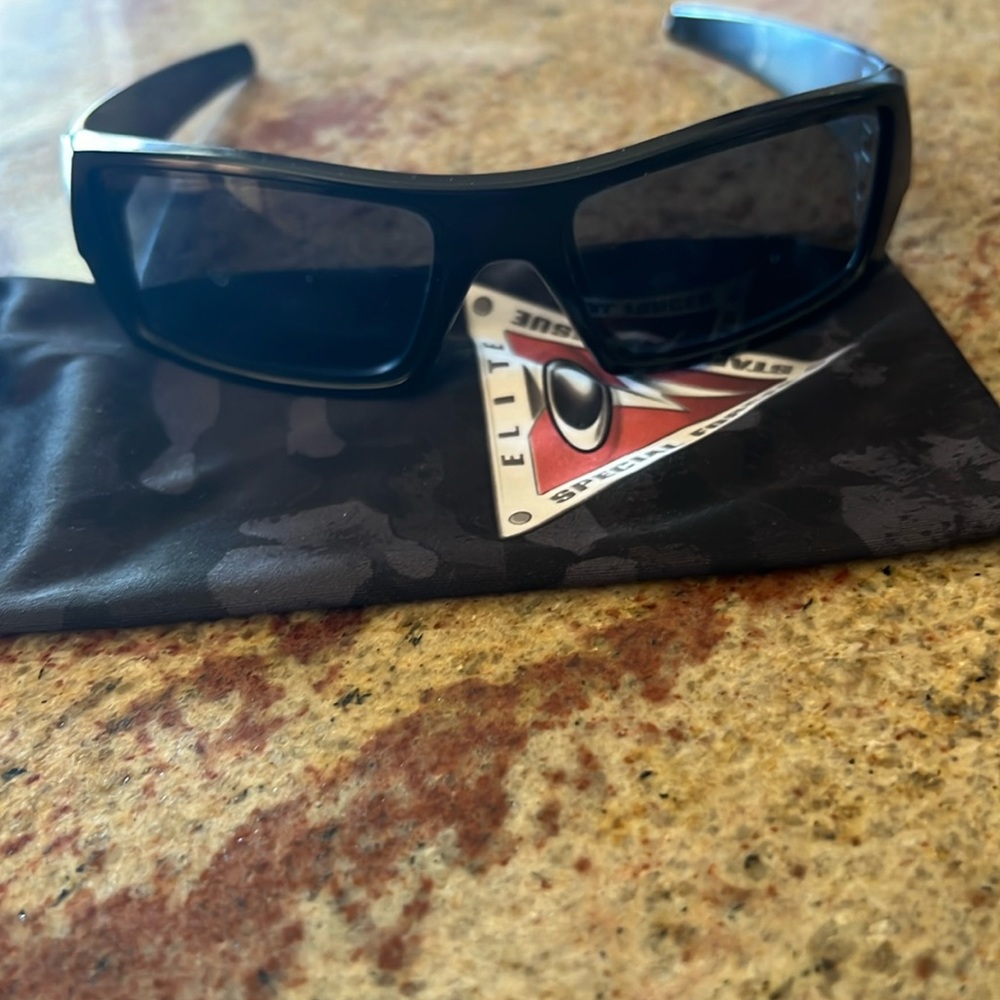 Men’s Oakley Gas Can Sunglasses